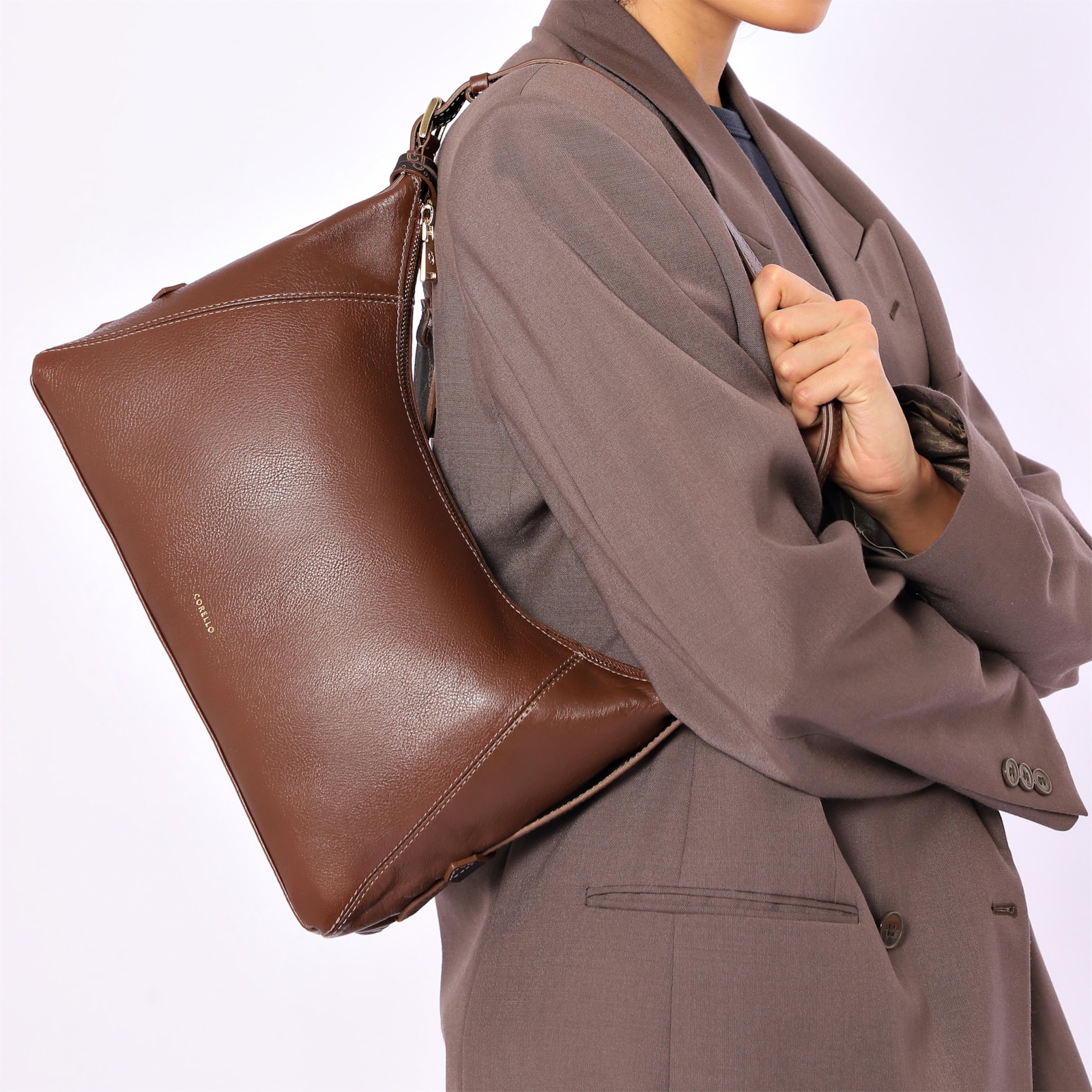 Bolsa Hobo Marrom Média Couro Pingente Monograma