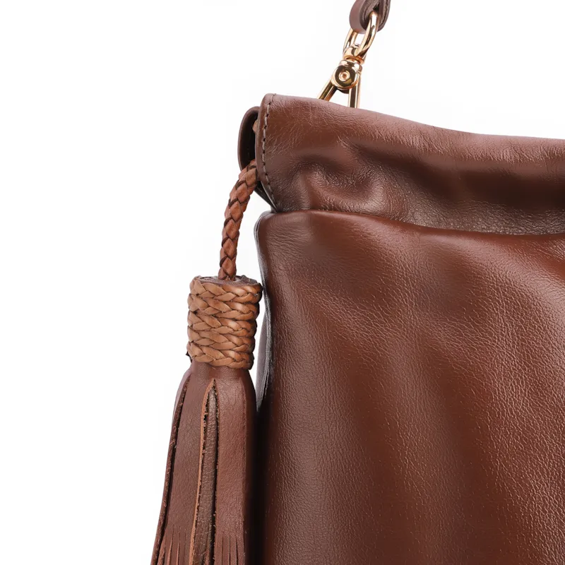 Bolsa Hobo Média Couro Marrom Barbicachos Laterais - foto 4