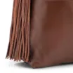 Bolsa Hobo Média Couro Marrom Barbicachos Laterais - imagem 5