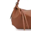 Bolsa Hobo Média Couro Marrom Claro Pingente Lateral - imagem 7
