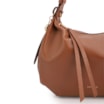 Bolsa Hobo Média Couro Marrom Claro Pingente Lateral - imagem 7