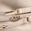 Bolsa Hobo Média Couro Off White Tiras Frontais Pedras - imagem 7