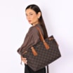 Bolsa Sacola Alt Monograma Marrom - imagem 2