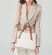 Bolsa Tote Alt Monograma Off White - imagem 9