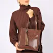 Bolsa Tote Alt Python Marrom - imagem 2