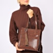 Bolsa Tote Alt Python Marrom - imagem 2