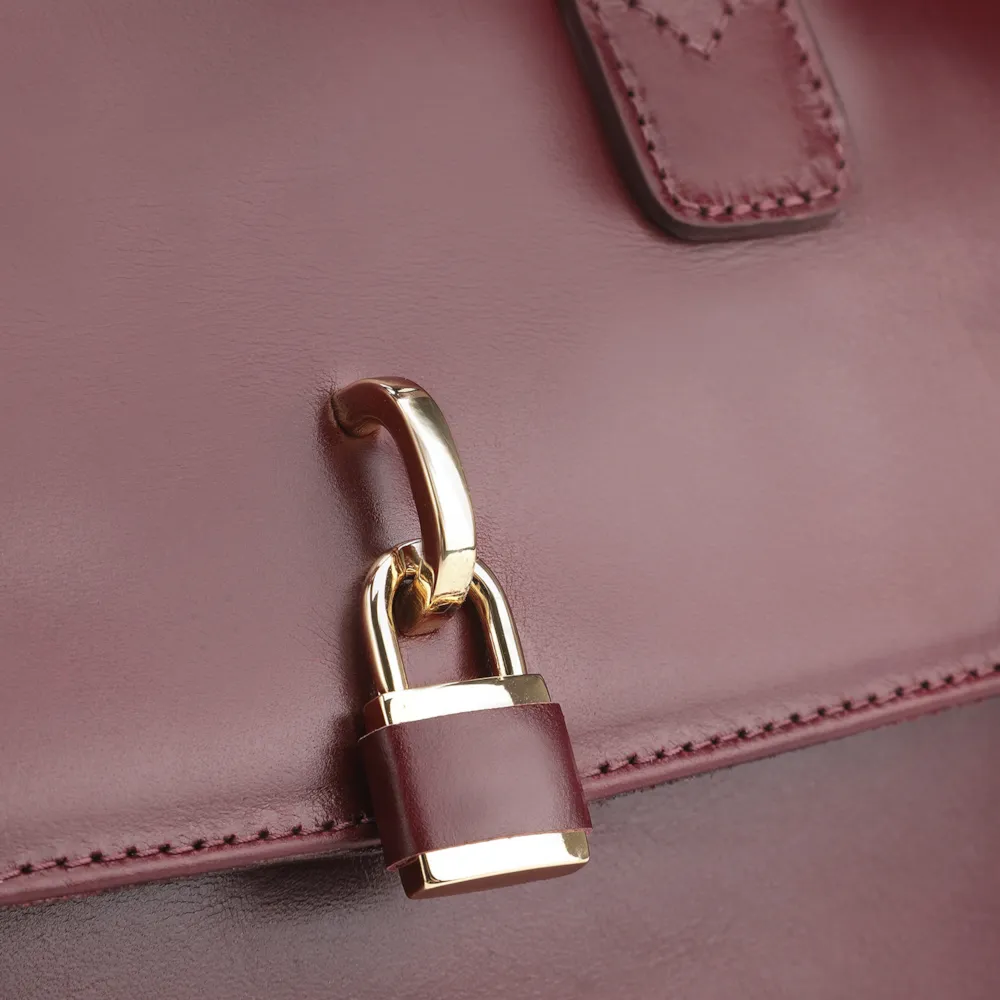 Bolsa Tote Cadeado Couro Vinho - imagem 8