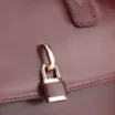 Bolsa Tote Cadeado Couro Vinho - imagem 8