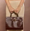 Bolsa Tote Fivela Couro Croco Marrom - imagem 2