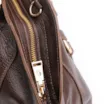 Bolsa Tote Grande Couro Antique Marrom Escuro Argolas Douradas - imagem 6