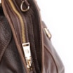 Bolsa Tote Grande Couro Antique Marrom Escuro Argolas Douradas - imagem 6