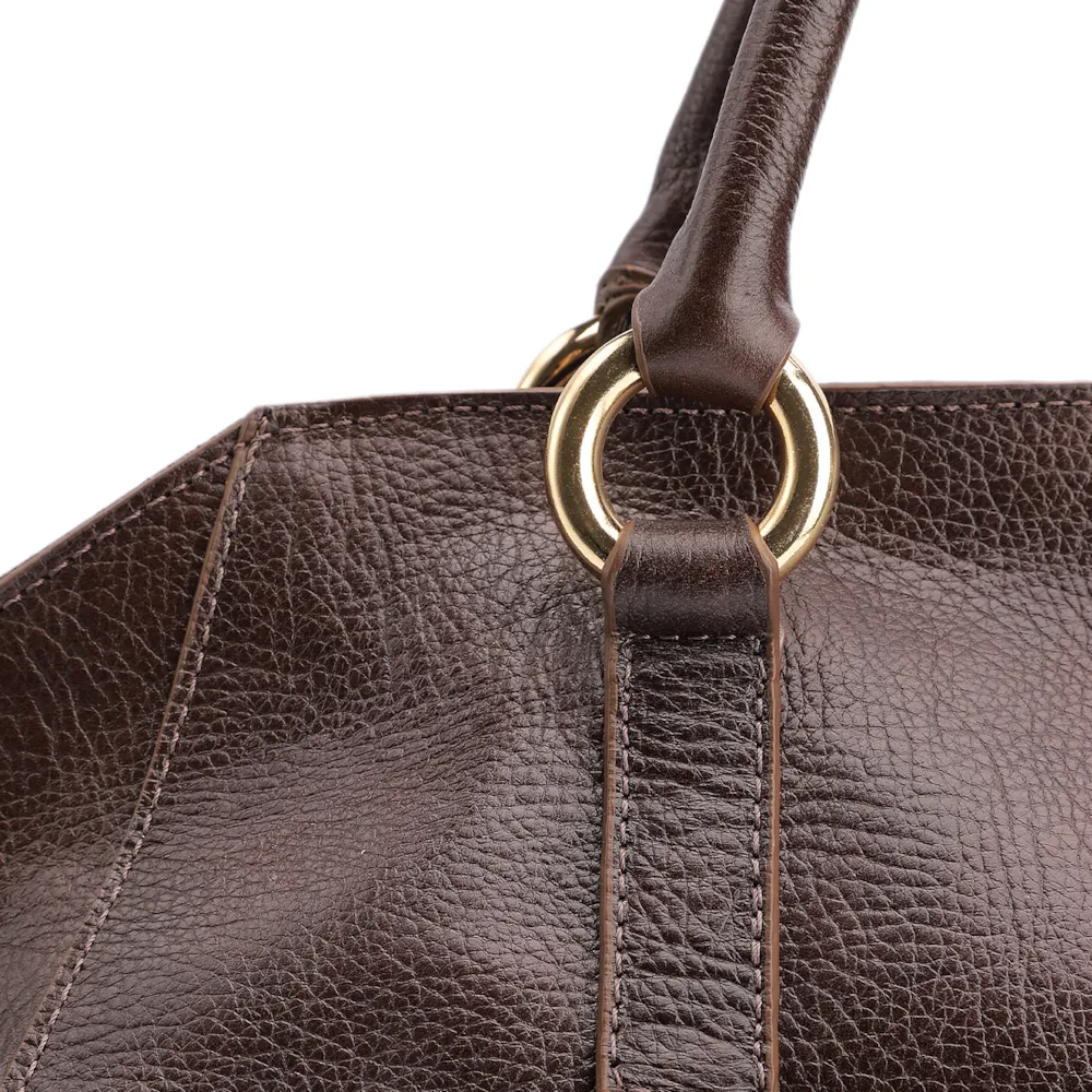 Bolsa Tote Grande Couro Antique Marrom Escuro Argolas Douradas - imagem 9