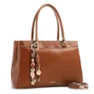 Bolsa Tote Grande Couro Marrom Claro Detalhe Pingente - imagem 3
