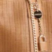 Bolsa Tote Grande Couro Marrom Claro Estampa Tressê - imagem 7