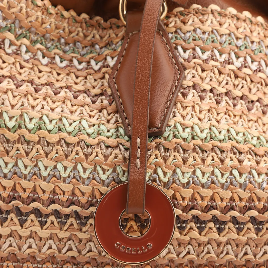 Bolsa Tote Grande Couro Marrom Claro Rafia Multicolor Pingente - foto 6