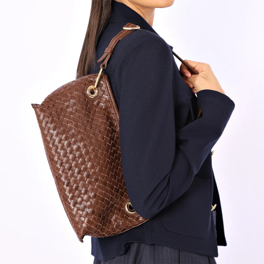 Bolsa Tote Grande Couro Marrom Tressê Argola - imagem 2