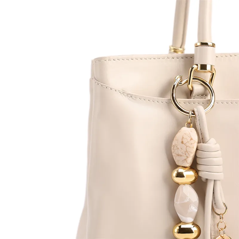 Bolsa Tote Grande Couro Off White Detalhe Pingente - foto 6