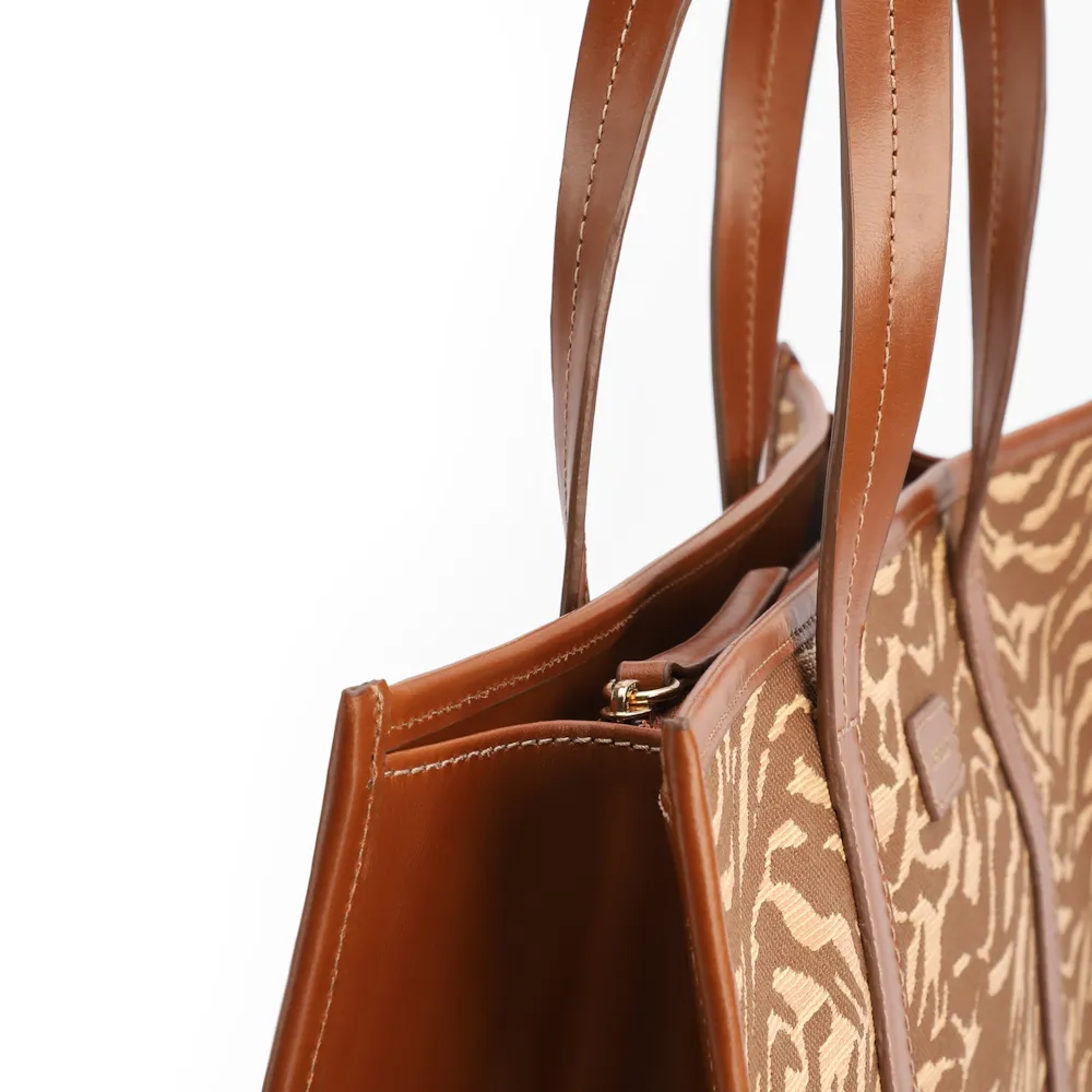  Bolsa Tote Grande Tecido/Couro Marrom Claro Animal Print - imagem 7