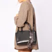 Bolsa Tote Lenço Couro Preto - imagem 2