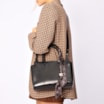 Bolsa Tote Lenço Couro Preto - imagem 2