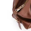 Bolsa Tote Média Couro Antique Marrom Escuro Argolas Douradas - imagem 5