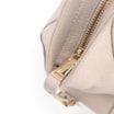 Bolsa Tote Média Couro Antique Off White Argolas Douradas - imagem 5