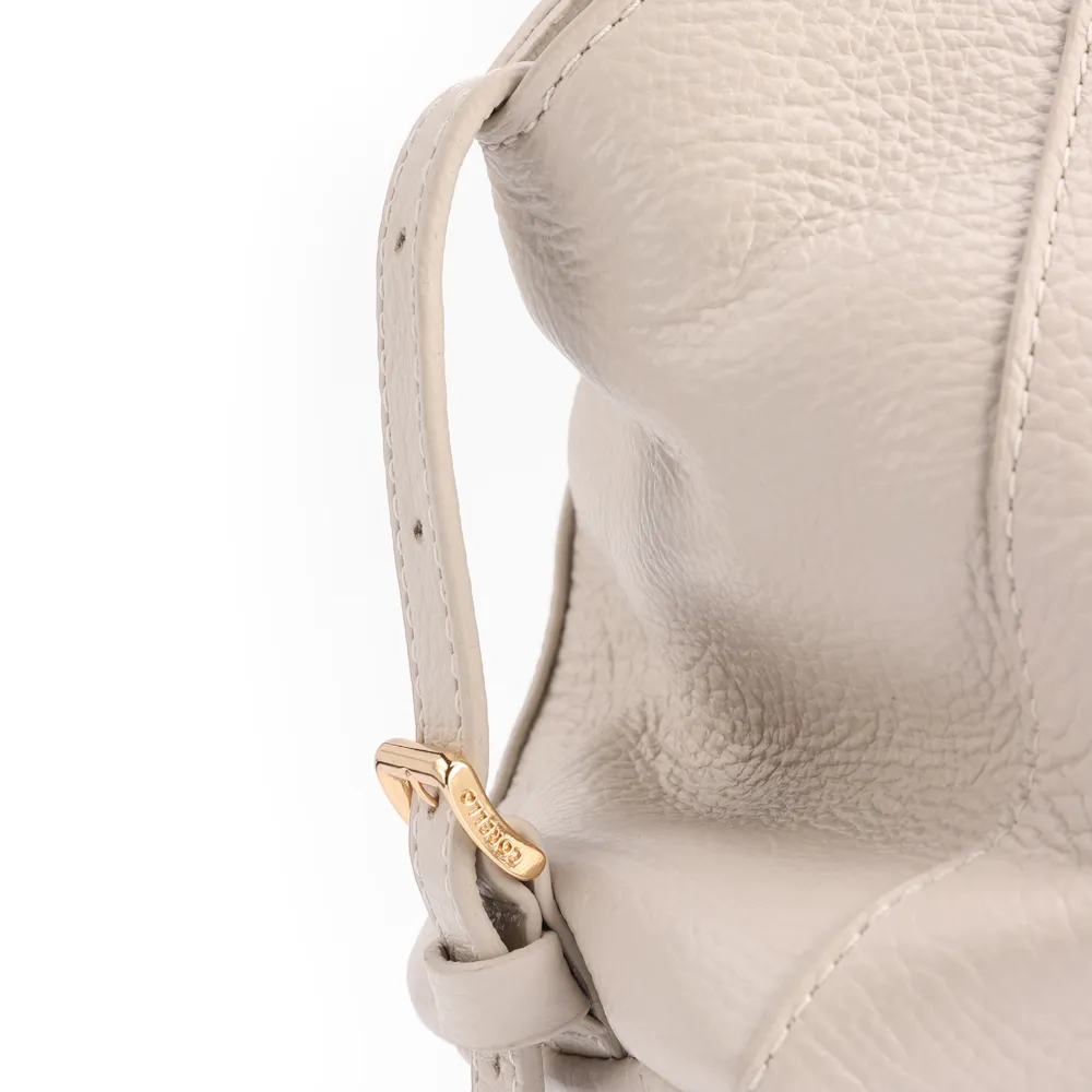 Bolsa Tote Média Couro Antique Off White Argolas Douradas - imagem 7