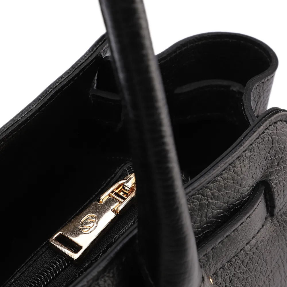 Bolsa Tote Média Couro Antique Preta Pingente Cadeado - imagem 5