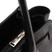 Bolsa Tote Média Couro Antique Preta Pingente Cadeado - imagem 5