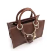 Bolsa Tote Pequena Couro Marrom Corrente Pingente - imagem 4