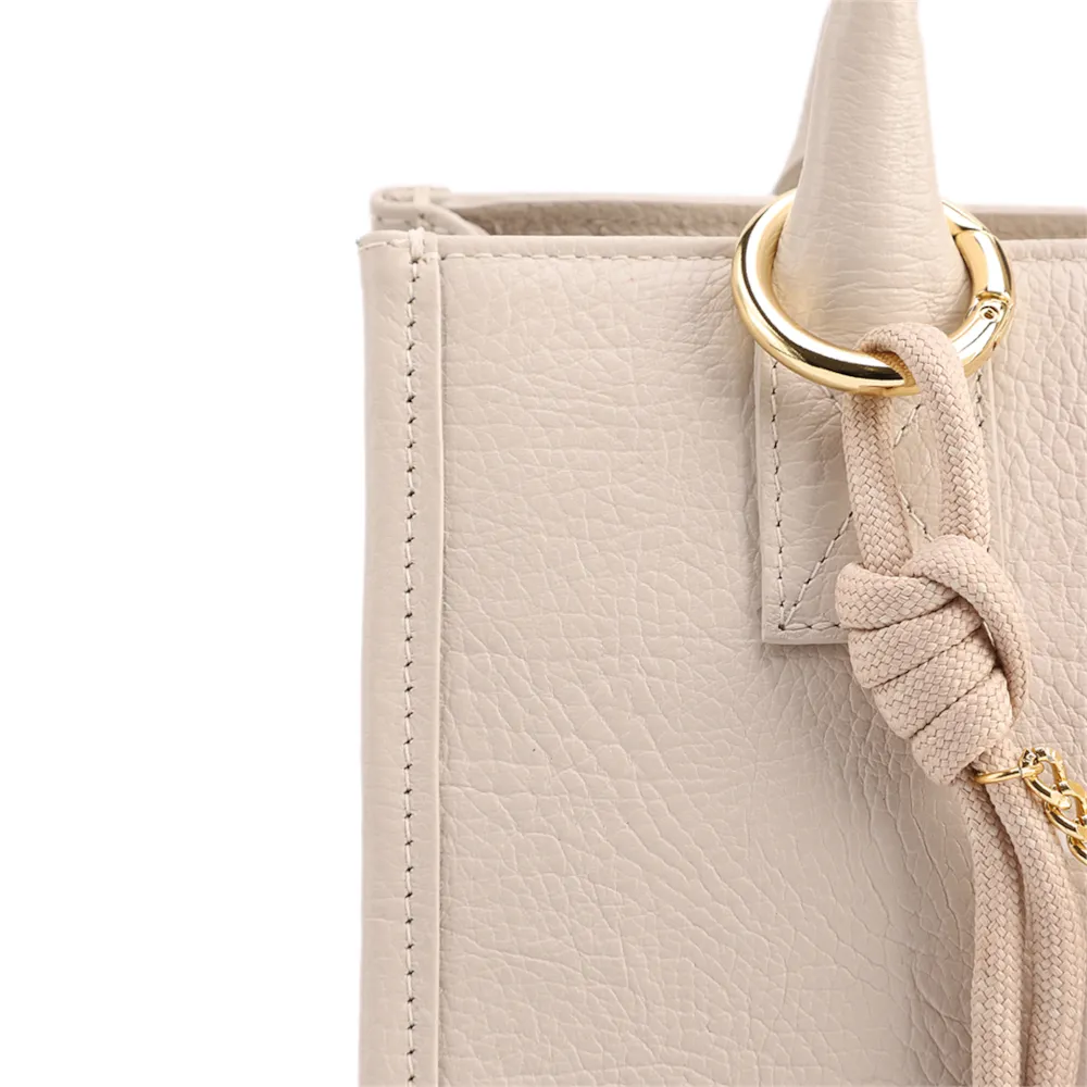 Bolsa Tote Pequena Couro Off White Corrente Pingente - imagem 8
