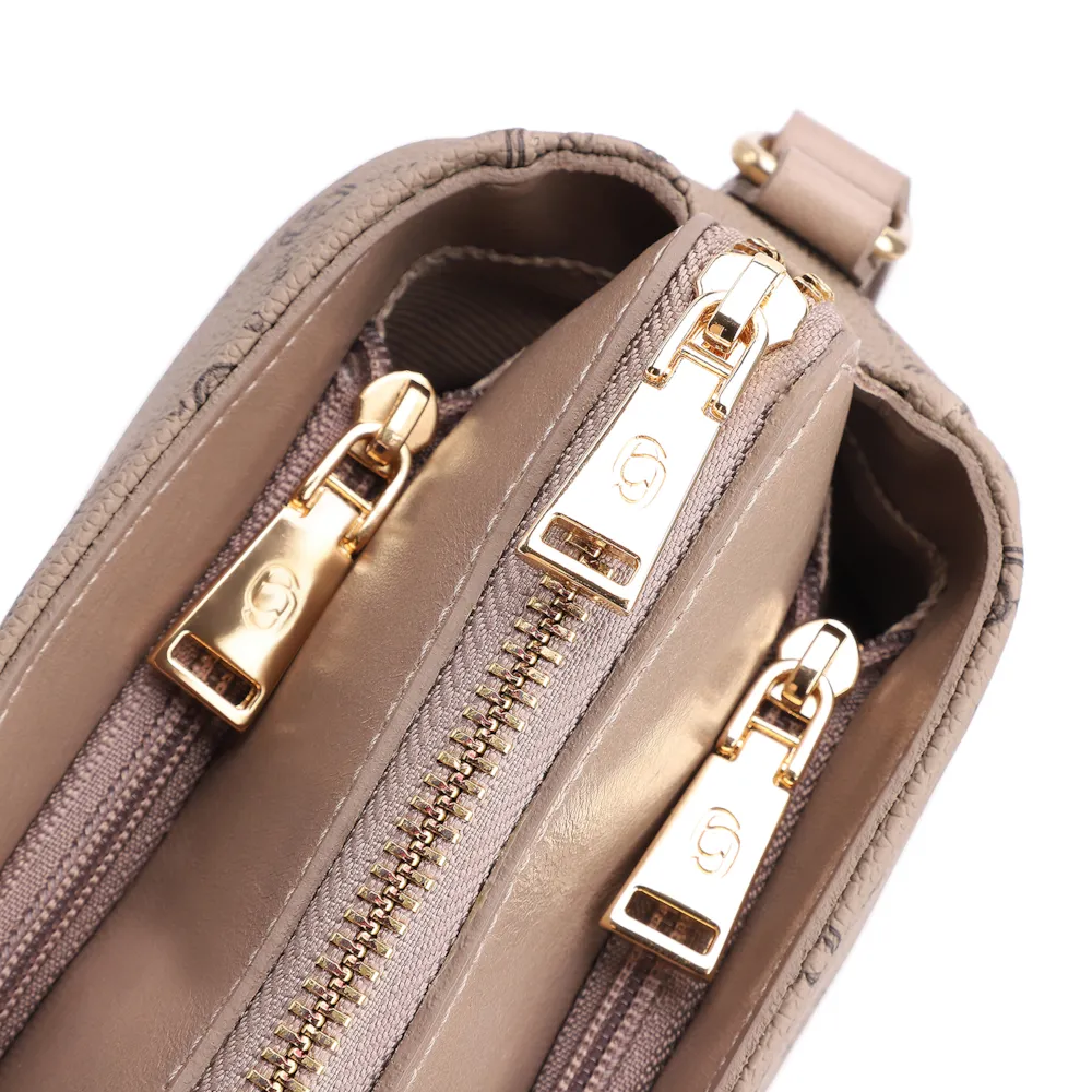 Bolsa Transversal Alt Monograma Couro Bege - imagem 7