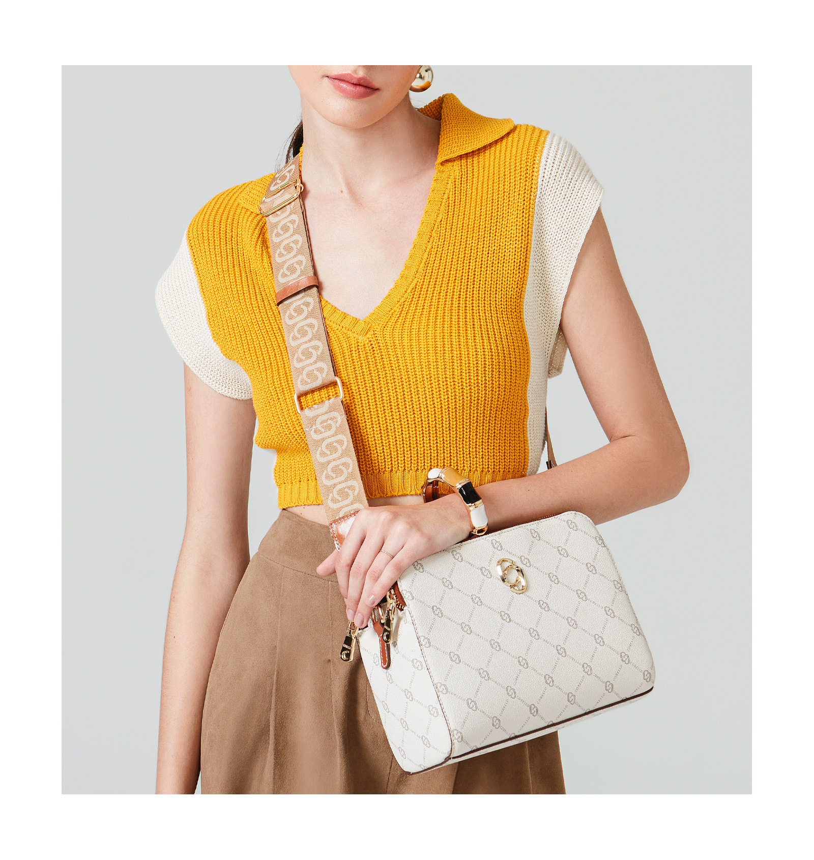 Bolsa Transversal Alt Monograma Off White