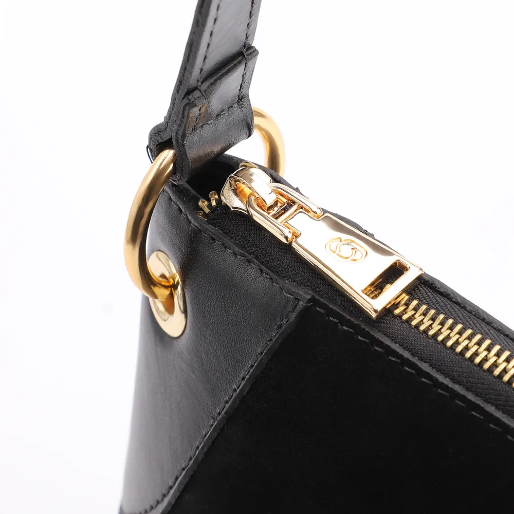 Bolsa Transversal Argola Couro Camurça/Couro Preto - imagem 5
