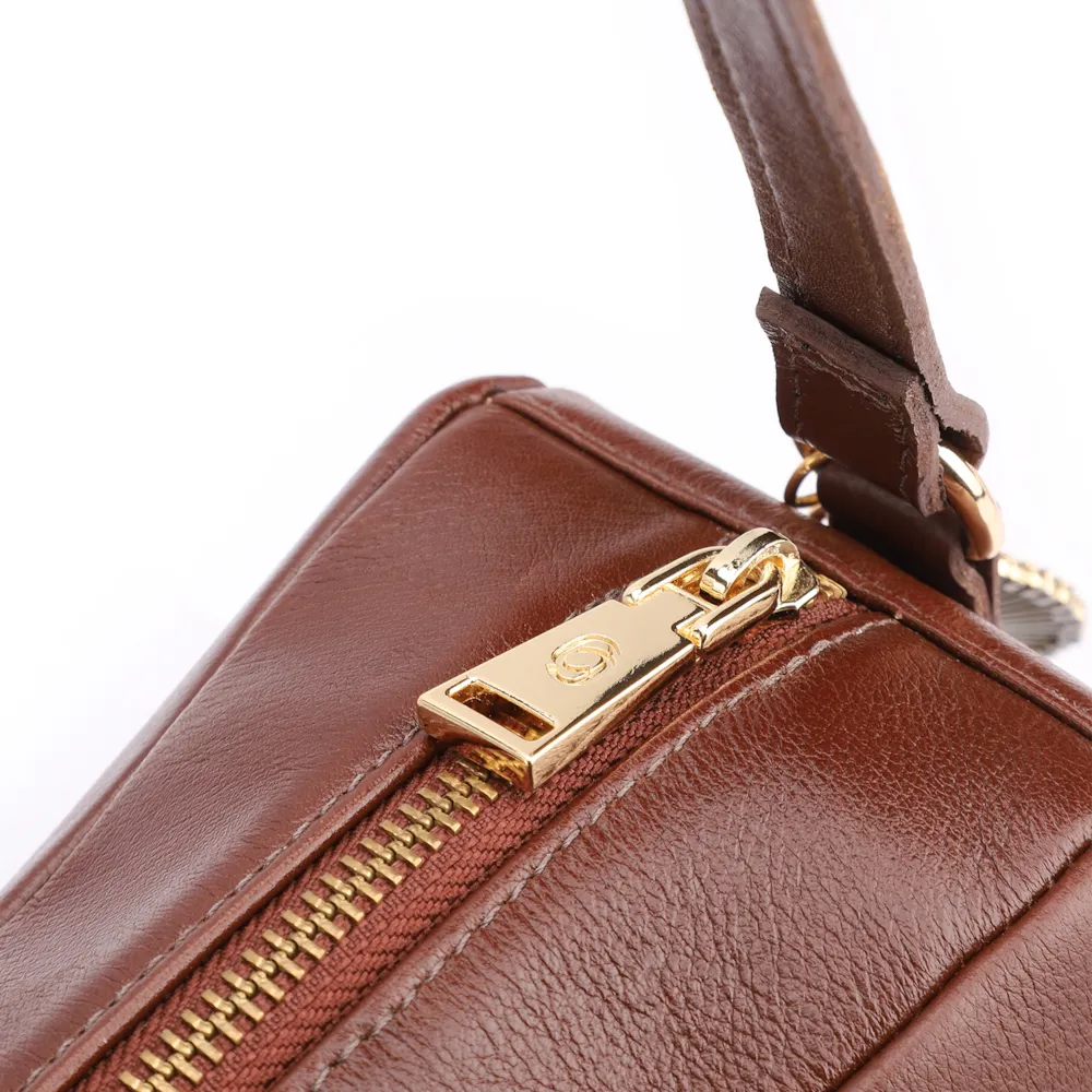 Bolsa Transversal Bag Charm Couro Marrom - imagem 6