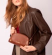 Bolsa Transversal Esferas Couro Marrom - imagem 2