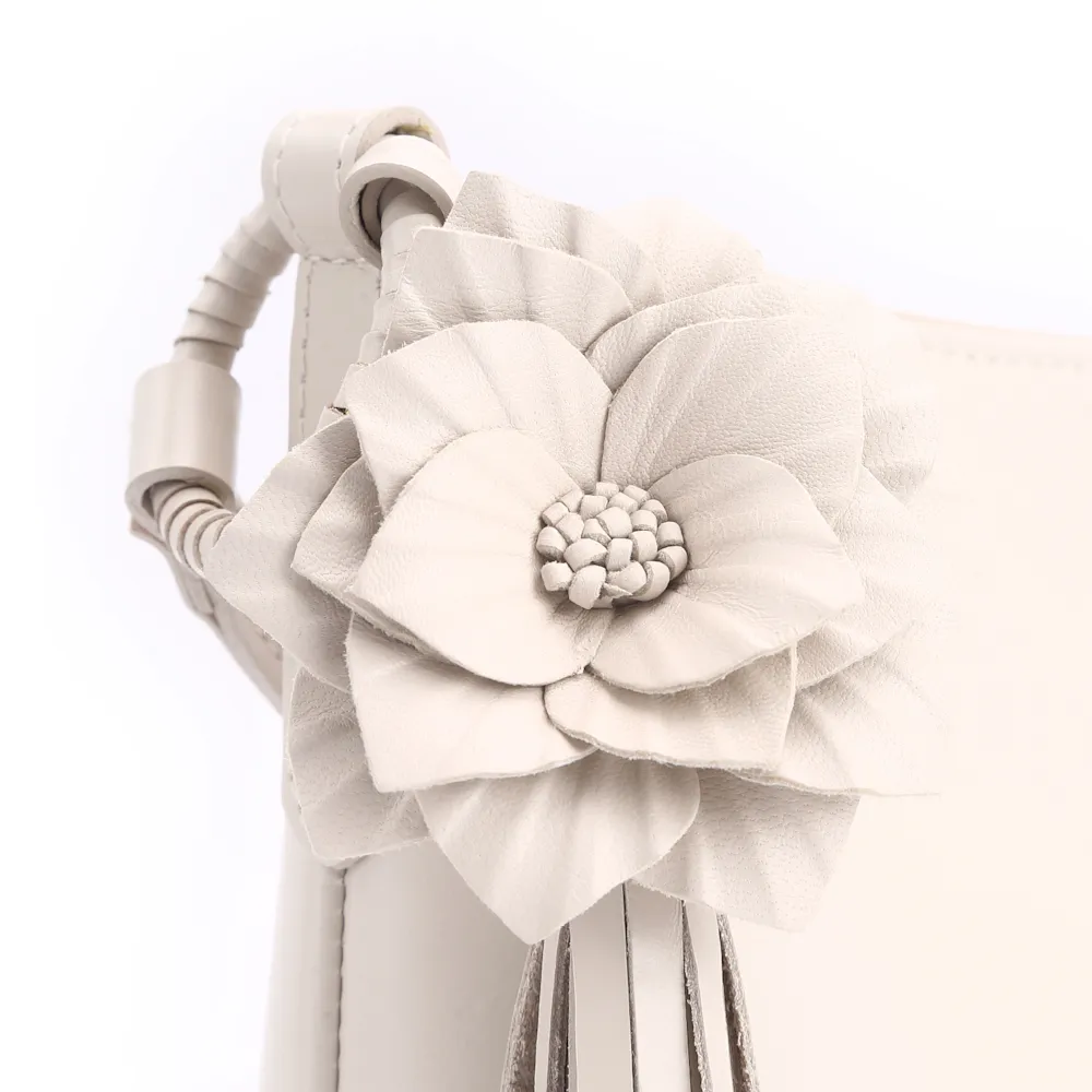 Bolsa Transversal Flor Couro Off White - imagem 7