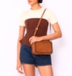 Bolsa Transversal Laser Cut Couro Camurça/Couro Marrom Claro - imagem 2