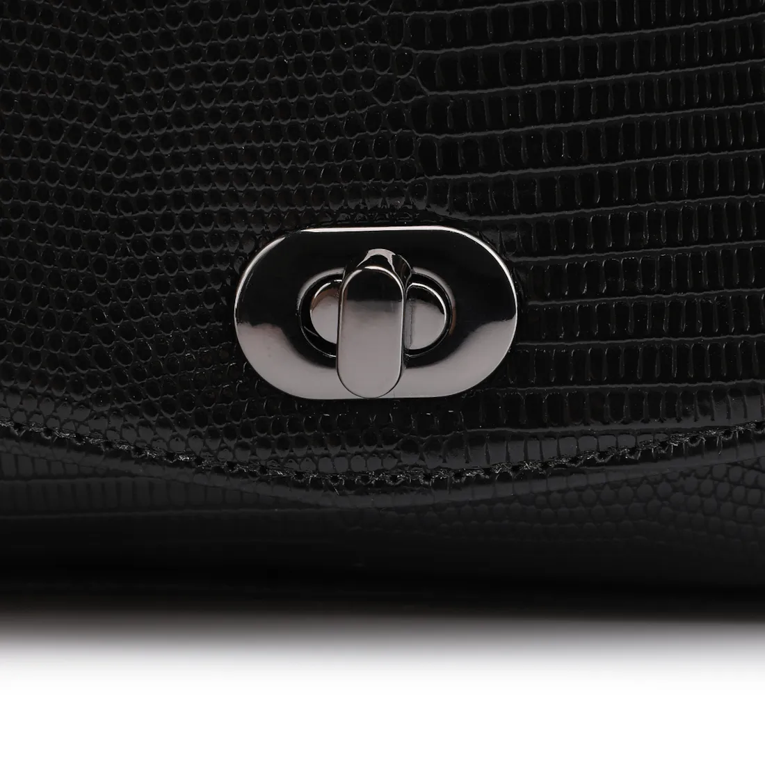  Bolsa Transversal Pequena Alt Lezard Preto Corrente - foto 6