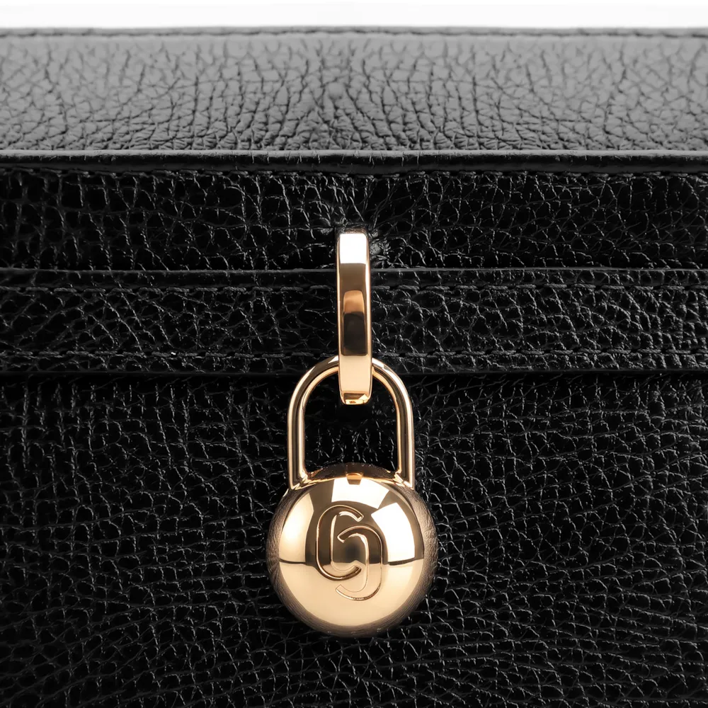 Bolsa Transversal Pequena Couro Antique Preto Pingente Cadeado - imagem 6