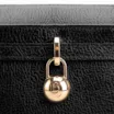 Bolsa Transversal Pequena Couro Antique Preto Pingente Cadeado - imagem 6