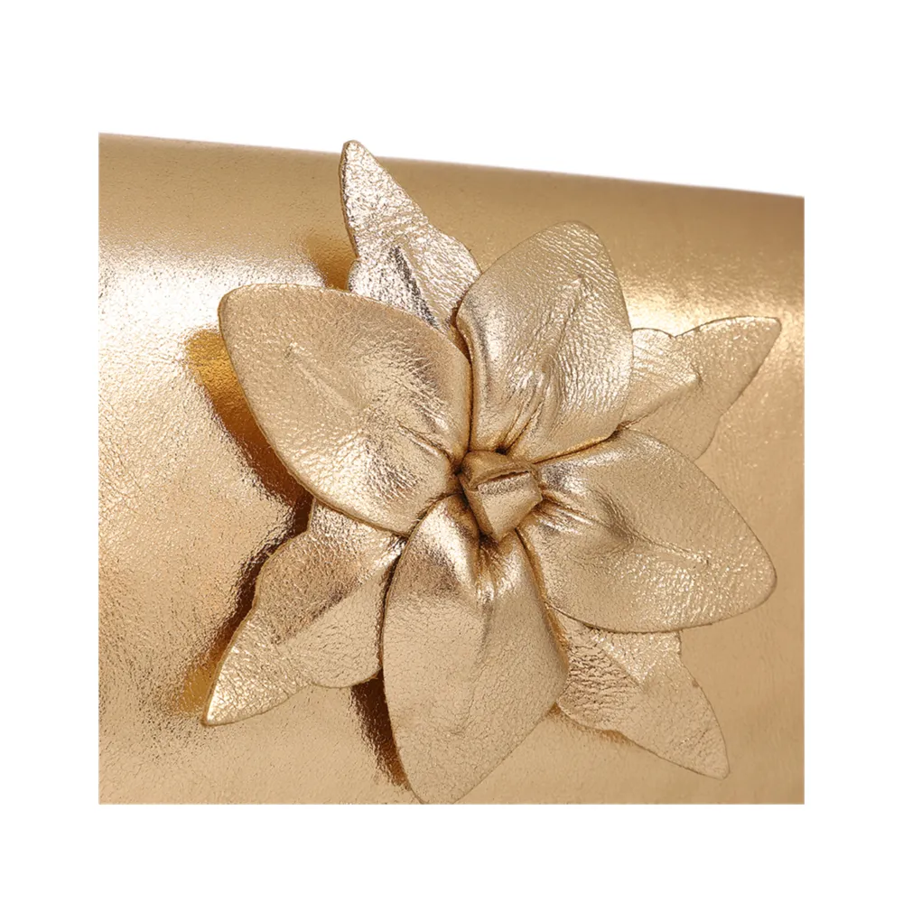 Bolsa Transversal Pequena Couro Dourado Aplique Flor Corrente - imagem 4