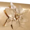 Bolsa Transversal Pequena Couro Dourado Aplique Flor Corrente - imagem 4