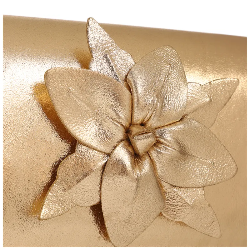 Bolsa Transversal Pequena Couro Dourado Aplique Flor Corrente - foto 4