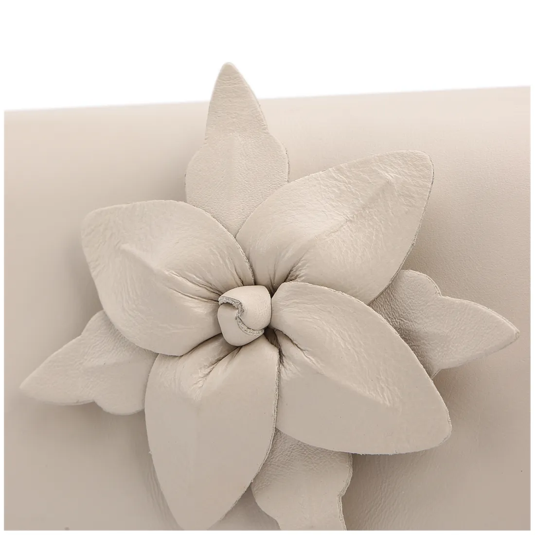 Bolsa Transversal Pequena Couro Off White Aplique Flor Corrente - foto 3