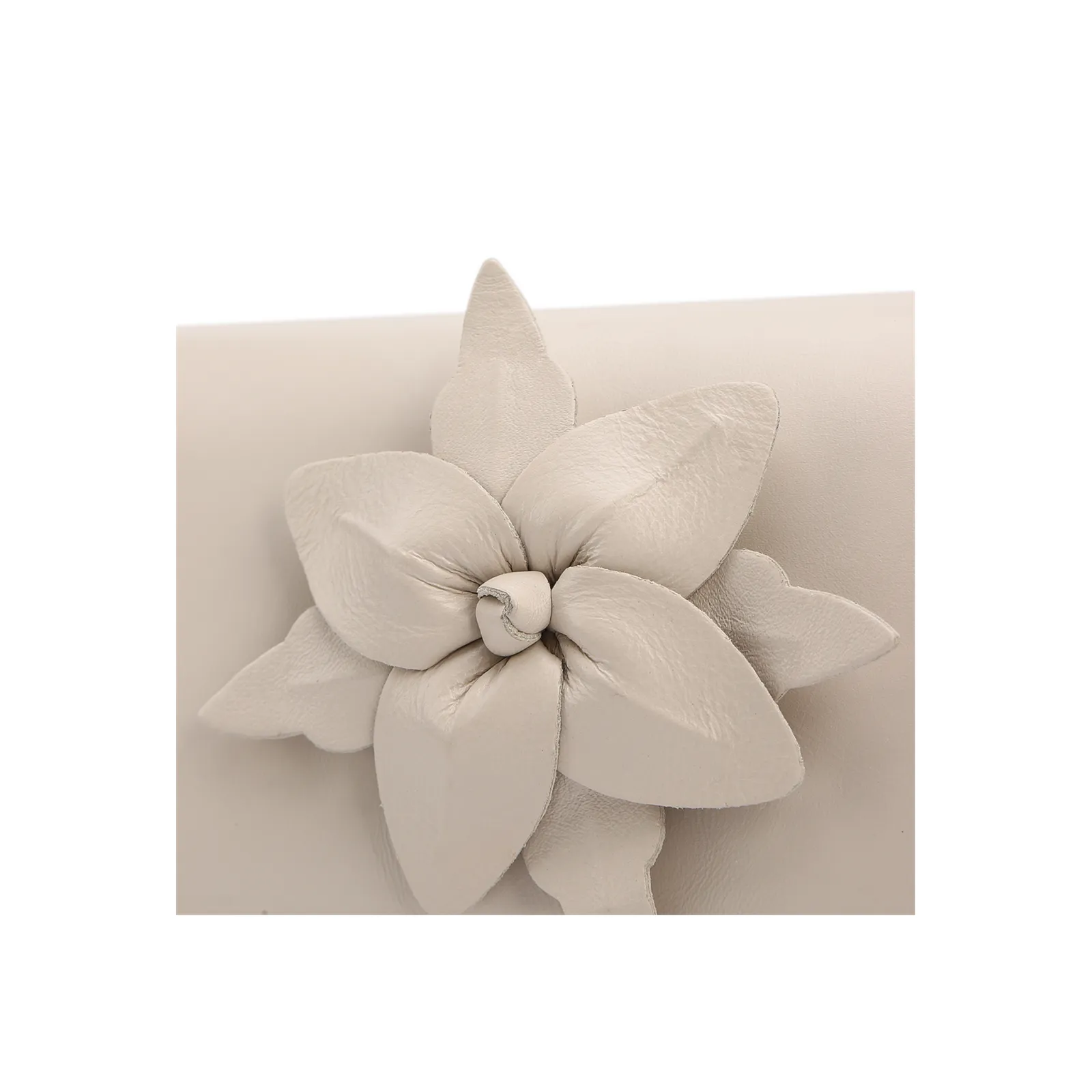 Bolsa Transversal Pequena Couro Off White Aplique Flor Corrente