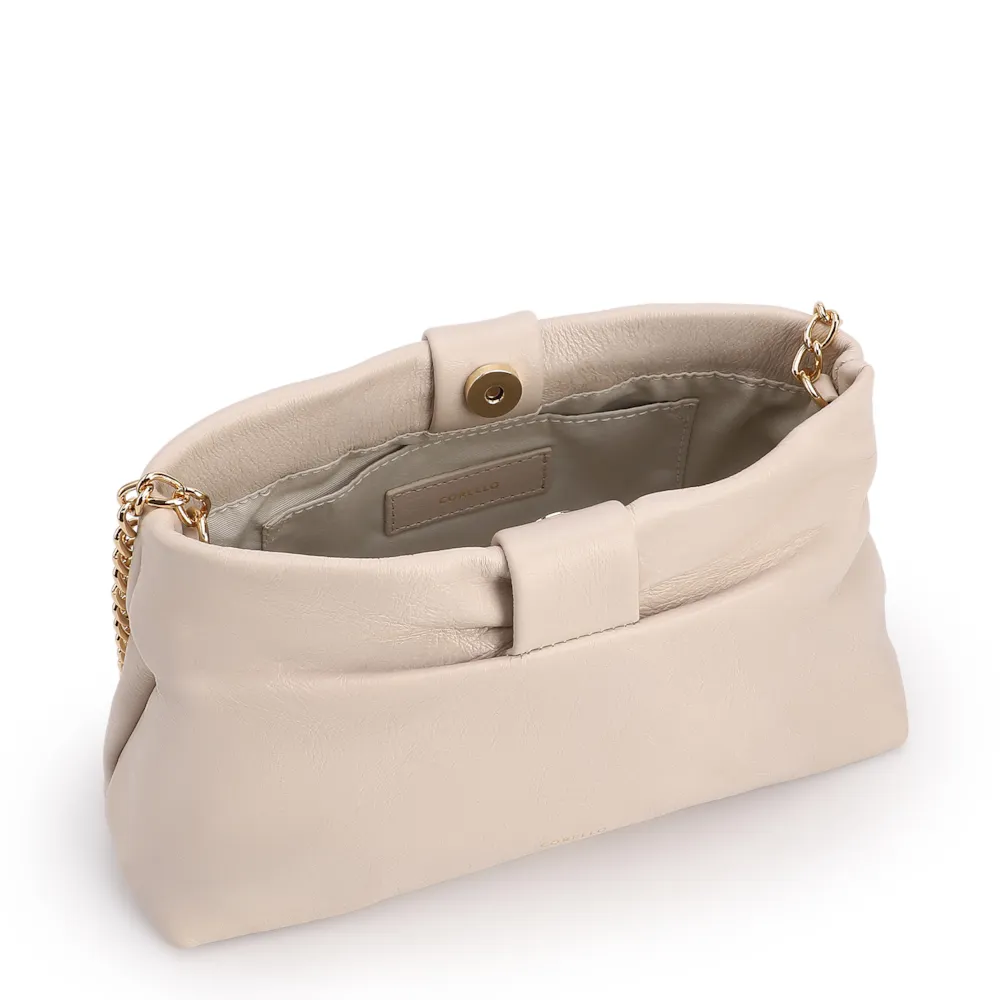 Bolsa Transversal Pequena Couro Off White Laço Corrente Dourada - imagem 5