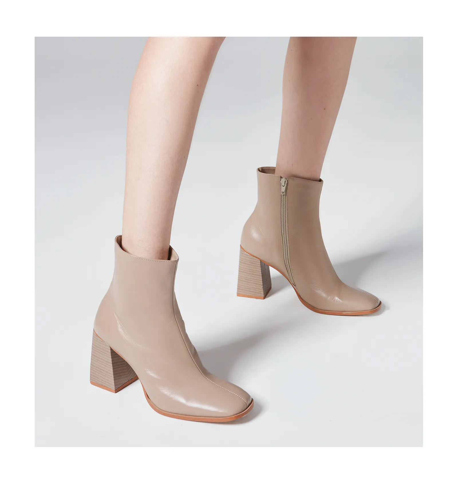 Bota Couro Bege