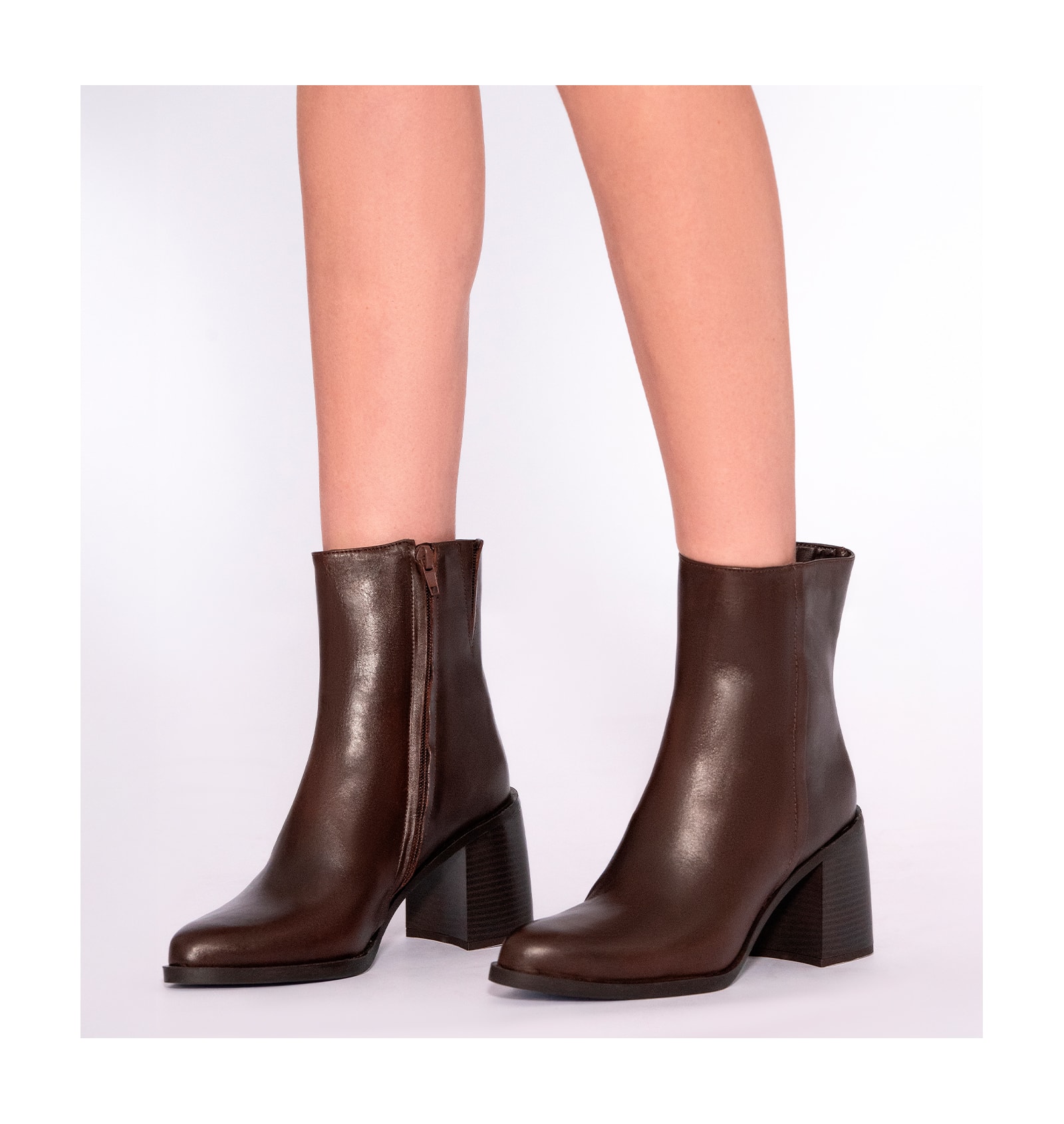 Bota Couro Marrom