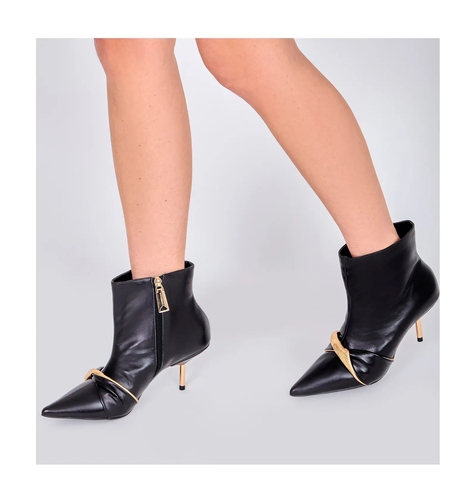 Bota Couro Preto/Dourado